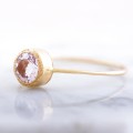 Minimalistyczny pierścionek zaręczynowy z  morganitem i sercem żółte złoto pr 585