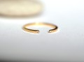Minimalistyczny pierścionek obrączka z diamentami 0,01ct – złoto 585 żółte, białe lub różowe | Ręcznie robiony