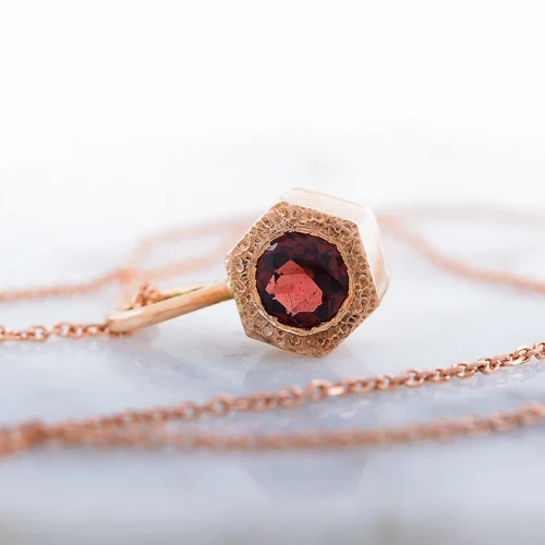 Naszyjnik Z Granatem Heksagon Złoto pr. 585