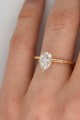 Pierścionek zaręczynowy z diamentem laboratoryjnym 1ct w kształcie łezki